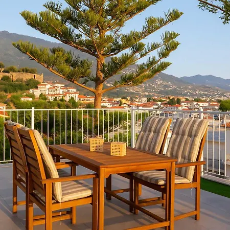 Cozy Nest With Panoramic Views *