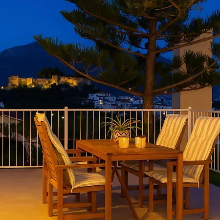 Cozy Nest With Panoramic Views Appartamento
