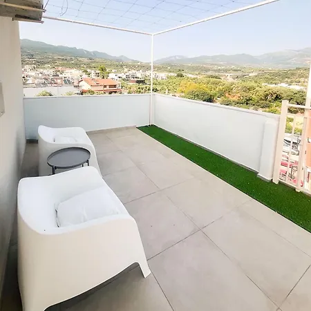 Cozy Nest With Panoramic Views