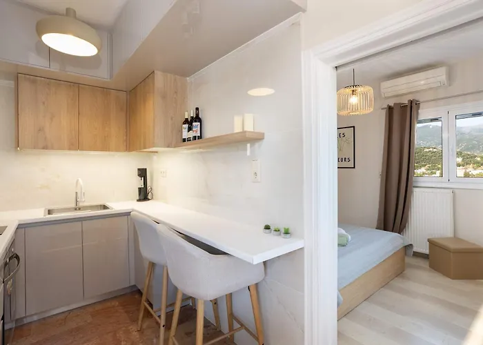 Cozy Nest With Panoramic Views Apartamento Calamata