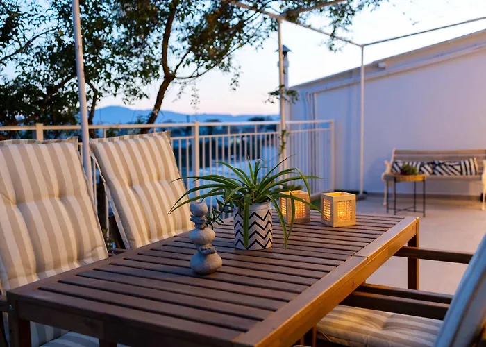 Cozy Nest With Panoramic Views Apartamento Calamata