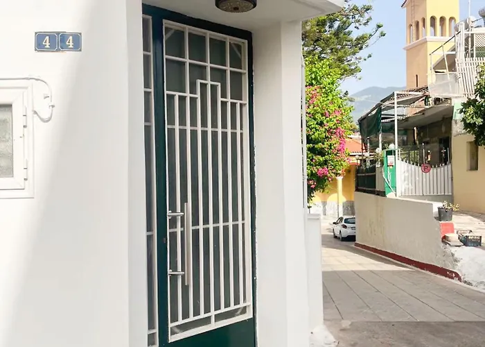 Cozy Nest With Panoramic Views Appartement Kalamata